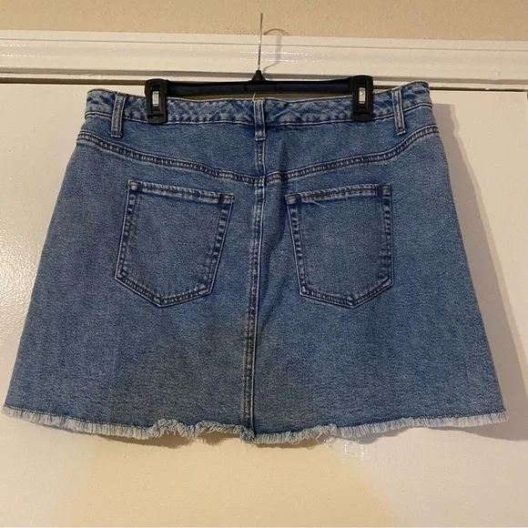 Wild Fable Women’s Mini Denim Skirt Studded size 18 - Picture 5 of 6